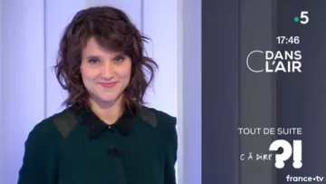 The green shirt of Melanie Taravant in C to say 04/01/2018