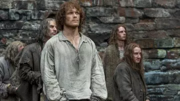 Jamie Fraser's (Sam Heughan) medieval shirt as seen in Outlander S01E15