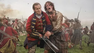 La espada cortante del capitán Jack Randall (Tobias Menzies) como se ve en Outlander S03E01