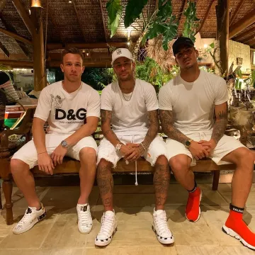 The sneakers Converse All Star X Off White white of Neymar on his account  Instagram @neymarjr | Spotern