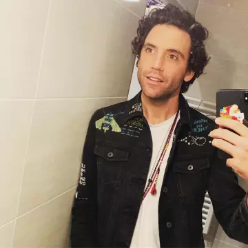 The jacket pattern arcade Valentino Mika on the account Instagram @mikainstagram