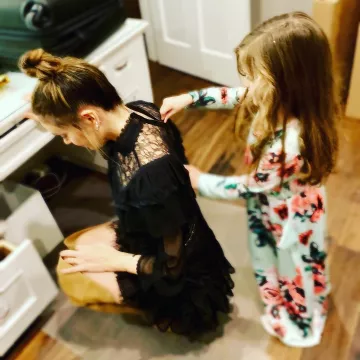 The black dress of Alyssa Milano on the account instagram @milano_alyssa