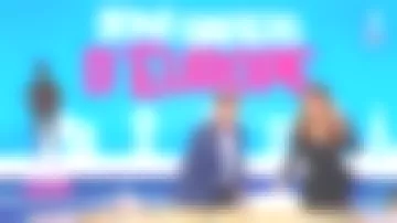 The dress Iris Mittenaere in Bons baisers d Europe 27/10/2018