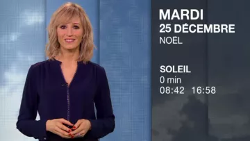 The coat of Stéphanie Duval in Weather (m6) of the 24/12/2018 (available in green)