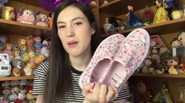 Les chaussures en toile disney la belle et la bête dans la vidéo YouTube Disney Haul - January 2018