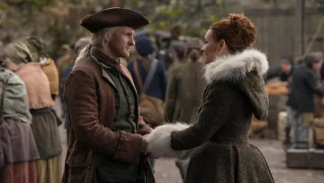 Le manteau kaki à fourrure de Brianna Randall Fraser (Sophie Skelton) dans Outlander S04E07