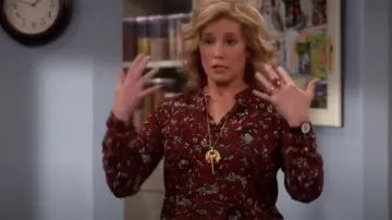 Amaria Manches Longues Floral Blouse Vanessa Baxter (Nancy Travis) dans le Dernier Homme Debout (S06E22)