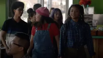 La salopette en jean Topshop portée par Molly Hernandez (Allegra Acosta) dans Marvel's Runaways S02E09