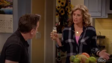 Hunter, Chemise Indigo Émeraude par les Rails usés par Vanessa Baxter (Nancy Travis) dans le Dernier Homme Debout (S06E21)