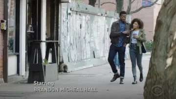 BLANKNYC Chaqueta de ante Moto usada por Nia (Victoria Janicki) en God Friended Me S01E12