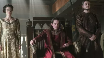 Judith's (Jennie Jacques) gold dress as seen in Vikings S05E14