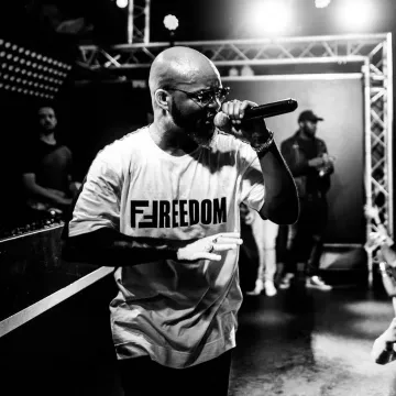 The t-shirt Freedom by Fendi " - dosseh on his account Instagram @dossehofficiel