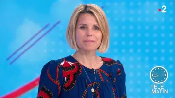 The printed dress of Laura Tenoudji in Télématin from the 08/01/2019