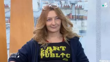 Le t-shirt l'art est public de Corinne Masiero dans Entrée libre du 07/01/2019