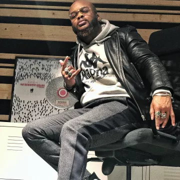 The sweatshirt Kappa x Gosha Rubchinskiy " - dosseh on his account Instagram @dossehofficiel