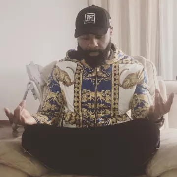 Chaqueta a prueba de viento Versace de Kaaris en su cuenta de Instagram
