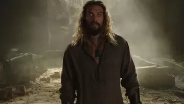 Collier porté par Aquaman (Jason Momoa) comme on le voit dans Aquaman