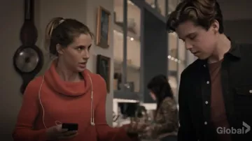 Anthropologie Aruna un Pull à col Roulé porté par Stephanie de "Stevie' McCord (Wallis Currie-Bois) Madame la Secrétaire d'S05E11