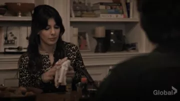 Miu Miu Leopard Print Cardigan usado por Alison McCord (Kathrine Herzer) en Madam Secretary S05E11