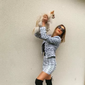 La chaqueta de tweed de Sarah Lopez en la cuenta de Instagram de @sarahlopezoff