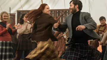 Le kilt jaune de Brianna Randall Fraser (Sophie Skelton) dans Outlander (S04E03)