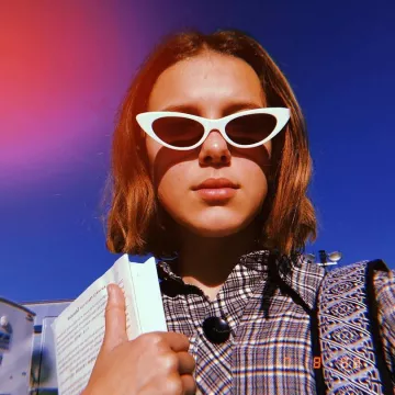 Glasses white cat eye worn by Millie Bobby Brown on his account Instagram @milliebobbybrown