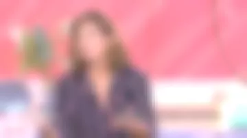 La chemise à rayures de Faustine Bollaert dans Ça commence aujourd'hui le 09.01.2019