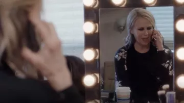 Zara Brodé Contrastant Kimono porté par Moira Rose (Catherine O'Hara) dans Schitt s Creek S05E01