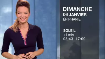 Le  T shirt manches 3/4 avec col zippé de Gennifer Demey dans Météo (m6) du 05/01/2019
