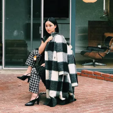 The pants plaid black and white worn by Lana Condor on his account Instagram @lanacondor