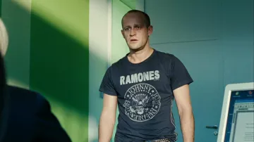 La camiseta gris de los Ramones de Rainer Wenger (Jürgen Vogel) en The Wave