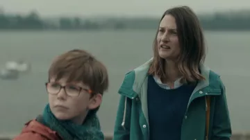 La veste imperméable parka verte de Joséphine Pick (Camille Cottin) dans Le Mystère Henri Pick