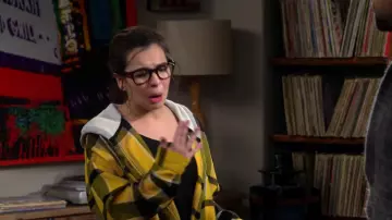Yel­low Plaid Print Zip Up Long Sleeve Hooded Jacket worn by Elena Alvarez (Isabella Gomez) in One Day at a Time S02E10