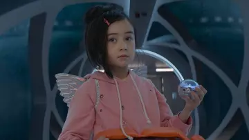 The sphere remote-controlled Sphero of Meiying (Shuya Sophia Cai) in waters