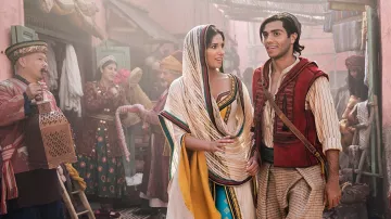 El chaleco rojo de Aladdin (Mena Massoud) como se ve en Aladdin