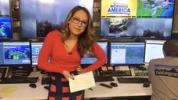 Falda Rag & Bone Ridley usada por Ginger Zee en Good Morning America 9 de enero de 2019