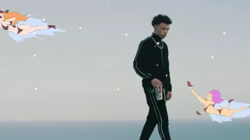 Black tracksuit worn by Lil Mo­sey in his No­ticed music video