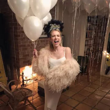 Les boucles d'oreilles cercle de Emma Roberts sur son compte Instagram @emmaroberts