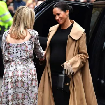 El abrigo beige de Meghan Markle en la cuenta de Instagram de @meghandesussex