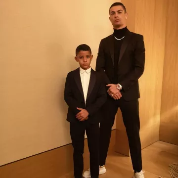 Prada Pull à Col Roulé porté par Cristiano Ronaldo sur le compte instagram de @cristiano