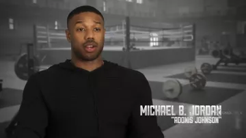 La sudadera con capucha Maison Margiela usada por Michael B. Jordan durante una entrevista para el lanzamiento de Creed II
