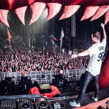 Adidas Ultraboost Ltd sneakers worn by Martin Garrix on his Instagram account @martingarrix