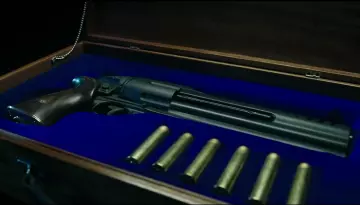 Le pistolet de Hellboy (David Harbour) dans Hellboy