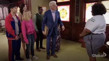 Les sneakers Adidas Originals Superstar portées par Eleanor Shellstrop (Kristen Bell) dans The Good Place S03E10