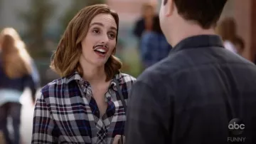 Vestido de camisa a cuadros Rag & Bone Felicity usado por Angie D'Amato (Leighton Meester) en Padres Solteros S01E11