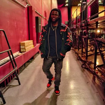 Nike Air Jordan 1 Retro High Og "Bred Toes" Sneakers worn by Kevin Hart on his Instagram account (@kevinhart4real)