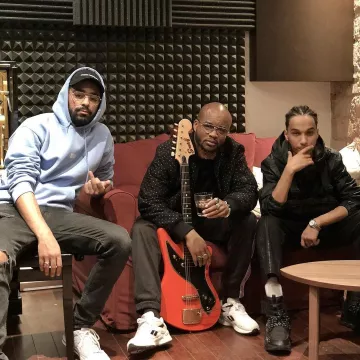 Les sneakers Versace Chain Reaction noir de Small X du groupe Shayfeen sur le compte Instagram de Dosseh