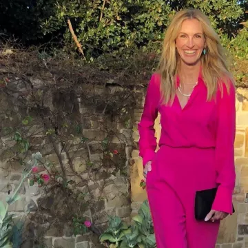 El pantalón fucsia que lleva Julia Roberts en su cuenta de Instagram