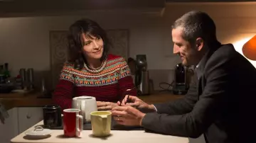 The pull of Selena (Juliette Binoche) in Double lives