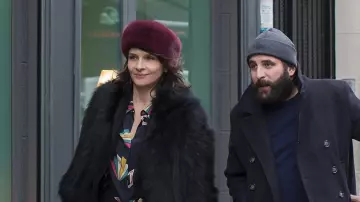 The printed shirt of Selena (Juliette Binoche) in Double lives (available at dress)